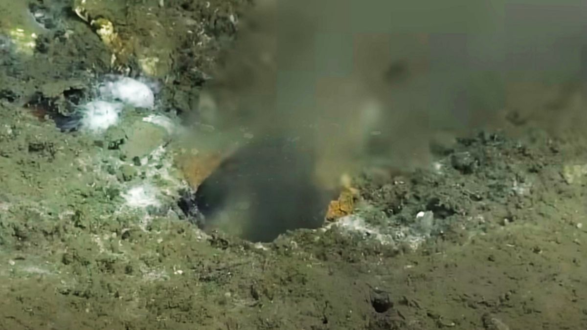  A Mysterious Hole Was Discovered on the Floor of the Pacific Ocean
